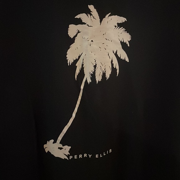 Men’s NWOT Perry Ellis t-shirt - Picture 3 of 3